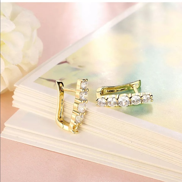 New 1.5 CT Front-Back Hoop Earrings with Crystals - Picture 5 of 5